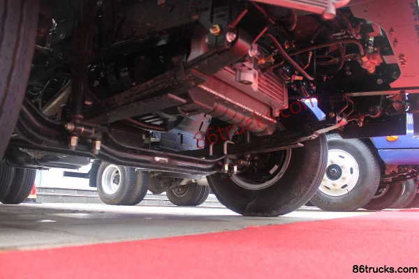 Foton Aoling Jieyun 143 ch 4X2(6 roues) camion léger à ridelles 4,23 m, cabine simple Châssis (1) | 86Trucks