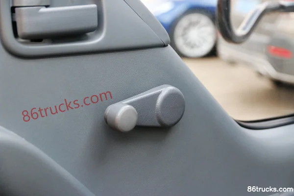Isuzu 100P 98hp 4X2(6 wheels) 3.13m Double Row Dump Truck Cab (2) | 86Trucks