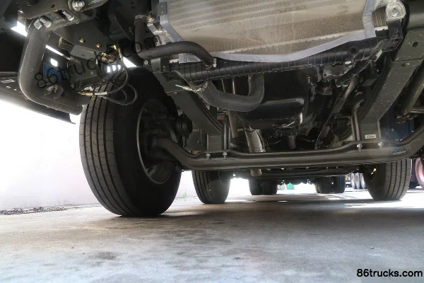 Sinotruk Sitrak C5H 310 ch 8X4(12 roues) camion porteur fourgon 9,52 m Châssis (3) | 86Trucks