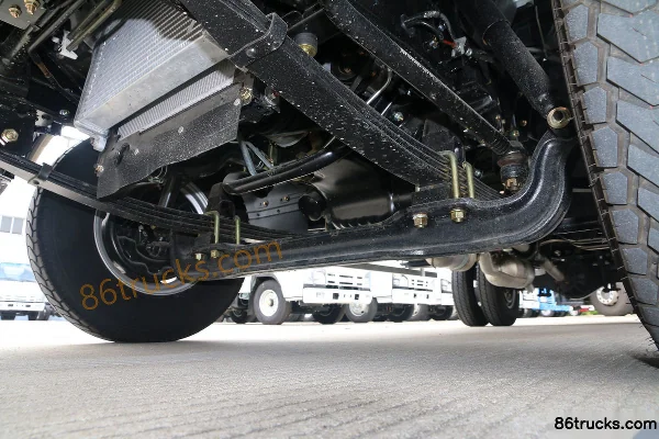 Qingling Isuzu 100P 98 ch 4X2(6 roues) Camion léger à ridelles monoplace 4,25 m Châssis (3) | 86Trucks