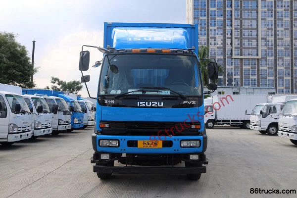 Qingling FVZ Heavy Truck 300 hp 4X2(6 wheels) 8.6m Box Van Cargo Truck Exterior (2) | 86Trucks