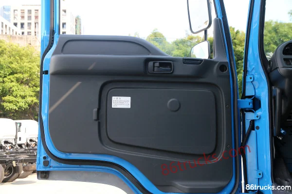 Qingling FVZ Heavy Truck 300 hp 4X2(6 wheels) 8.6m Box Van Cargo Truck Cab (2) | 86Trucks