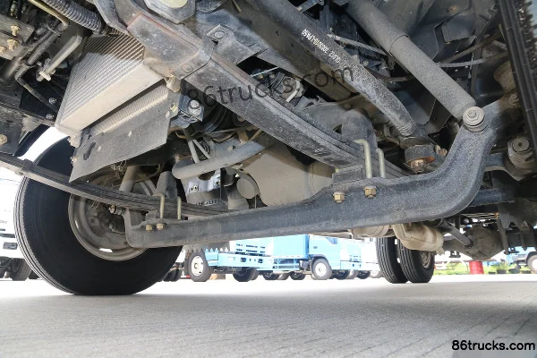 Qingling Isuzu KV100 98 hp 4X2(6 wheels) 4.17m Single Row Stake Truck Chassis (3) | 86Trucks