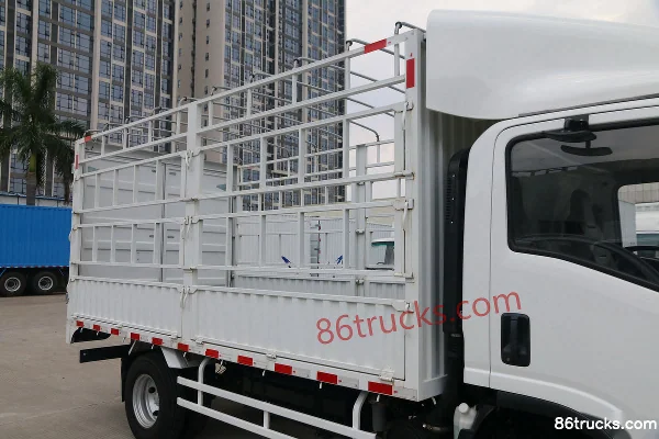 Qingling Isuzu KV100 98 hp 4X2(6 wheels) 4.17m Single Row Stake Truck Body (3) | 86Trucks