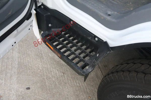 Qingling Isuzu KV600 130 hp 4X2(6 wheels) Refrigerated Truck Chassis Cab (3) | 86Trucks