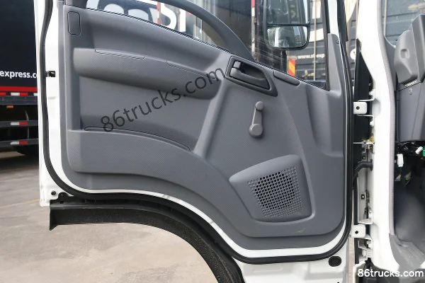 Qingling Isuzu KV600 130 hp 4X2(6 wheels) Refrigerated Truck Chassis Cab (2) | 86Trucks