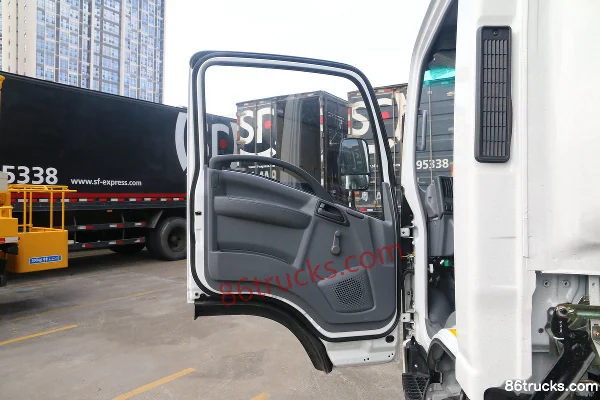 Qingling Isuzu KV600 130 hp 4X2(6 wheels) Refrigerated Truck Chassis Cab (1) | 86Trucks
