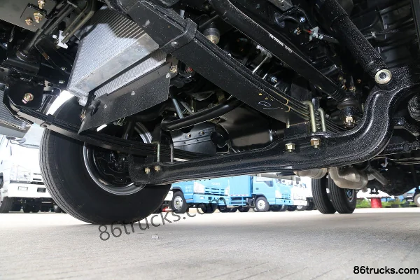 Qingling Isuzu 100P 98 hp 4X2(6 wheels) 4.25m Single Row Van Light Truck Chassis (3) | 86Trucks