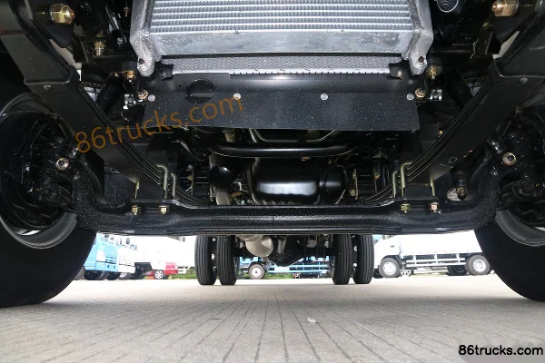 Qingling Isuzu 100P 98 hp 4X2(6 wheels) 4.25m Single Row Van Light Truck Chassis (2) | 86Trucks