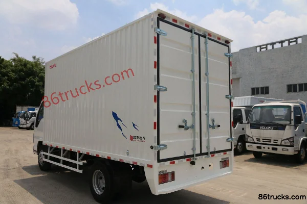 Qingling Isuzu 100P 98 hp 4X2(6 wheels) 4.25m Single Row Van Light Truck Body (3) | 86Trucks
