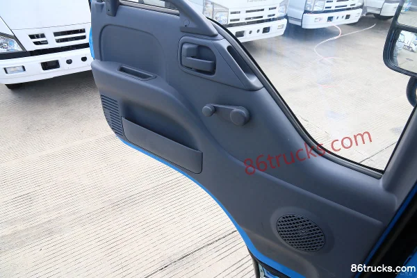 Qingling Isuzu 600P 130hp 4X2(6 wheels) 4.25m Single Row Van Light Truck Cab (3) | 86Trucks