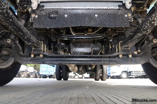 Qingling Isuzu 600P 130hp 4X2(6 wheels) 4.25m Single Row Van Light Truck Chassis (2) | 86Trucks