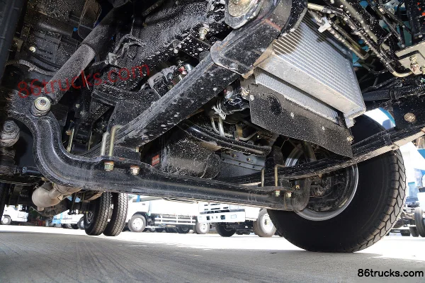 Qingling Isuzu 600P 130hp 4X2(6 wheels) 4.25m Single Row Van Light Truck Chassis (1) | 86Trucks