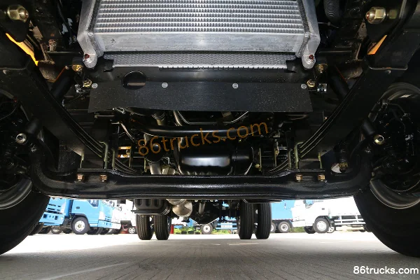 Qingling Isuzu 600P 130hp 4X2(6 wheels) 3.235m Double Row Flatbed Light Truck (6-speed) Chassis (2) | 86Trucks