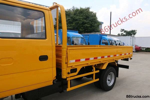 Qingling Isuzu 600P 130hp 4X2(6 wheels) 3.235m Double Row Flatbed Light Truck (6-speed) Body (1) | 86Trucks