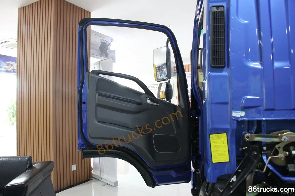 JAC Shuailing K340 All-Business Edition 120 hp 4X2(6 wheels) 4.13m single-row box van light truck Cab (2) | 86Trucks