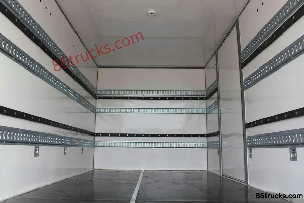 Sinotruk HOWO Tongshuai 154hp 4X2(6 wheels) Single Row Flammable Liquid Van Transport Truck Cab (1) | 86Trucks