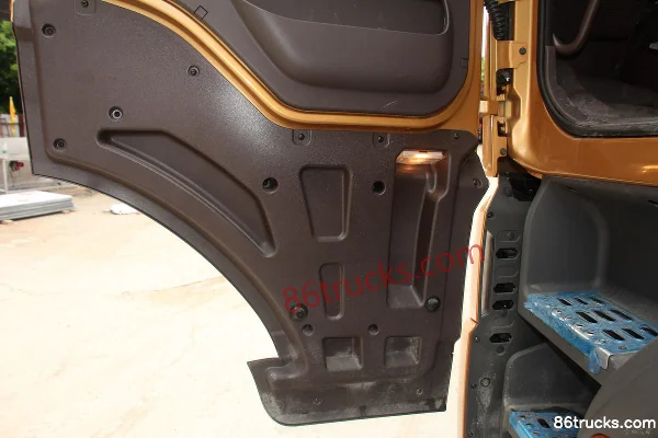 Dongfeng Liuqi Chenglong H7 Heavy Truck 3.0 Version 430 hp 6X4(10 wheels) Tractor Truck (China VI) Cab (3) | 86Trucks