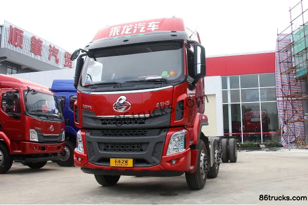Dongfeng Liuqi Chenglong H5 Medium Truck 240 hp 6X2(8 wheels) 9.6m Van Cargo Truck Exterior (3) | 86Trucks