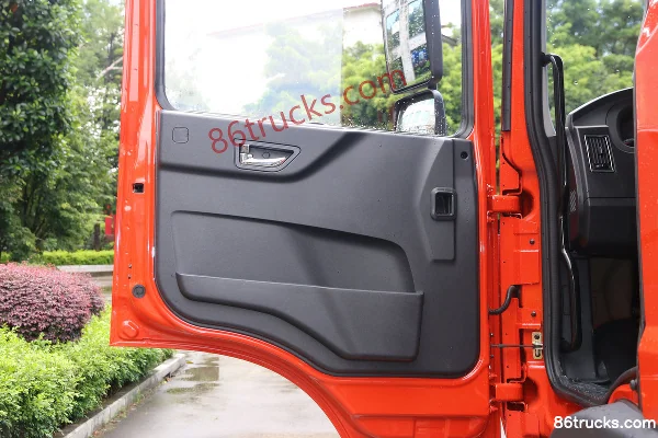 Dongfeng Duolika D9 170 hp 4X2(6 wheels) 6.8m van cargo truck (rear axle 8T) Cab (2) | 86Trucks