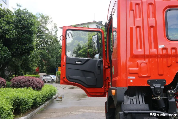 Dongfeng Duolika D9 170 hp 4X2(6 wheels) 6.8m van cargo truck (rear axle 8T) Cab (1) | 86Trucks