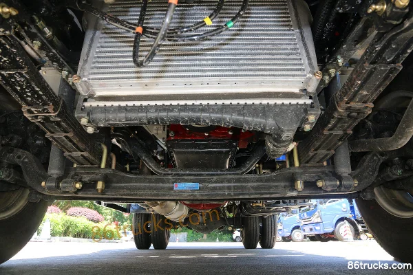 Dongfeng Duolika D6-S 2018 115hp 4X2(6 wheels) 3.25m double-row van light truck (China VI) Chassis (2) | 86Trucks