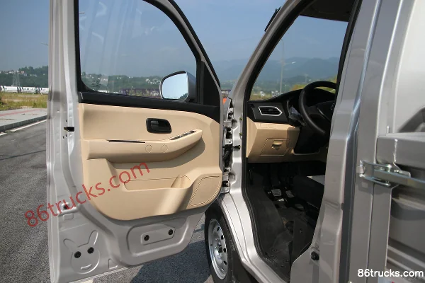 Changan Kuayue New Bao T3 Comfort 1.5L 112 hp 4X2(6 wheels) 3.05m Single Row Flatbed Mini Truck Cab (1) | 86Trucks