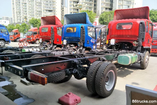 FAW Jiefang Lin V 160 ch 4X2(6 roues) 5,4 m camion porteur à ridelles cabine avec couchette Extérieur (3) | 86Trucks