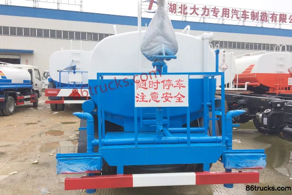 Dongfeng Duolika D6 115hp 4X2(6 wheels) water sprinkler truck Exterior (3) | 86Trucks