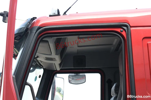 Dongfeng Liuqi New Chenglong M3 medium truck 180 hp 4X2(6 wheels) 7.7m van cargo truck Cab (3) | 86Trucks