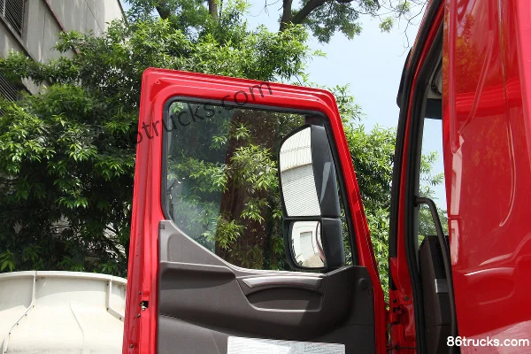 Dongfeng Liuqi Chenglong H7 320hp 8X4(12 wheels) 7.6m dump-type garbage truck Cab (2) | 86Trucks