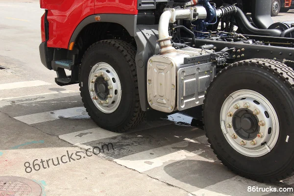 Dongfeng Liuqi Chenglong H7 320hp 8X4(12 wheels) 7.6m dump-type garbage truck Chassis (2) | 86Trucks