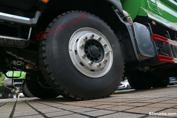 Dongfeng Liuqi Chenglong H7 385 hp 6X4(10 wheels) 5.6m Dump Truck Chassis (3) | 86Trucks