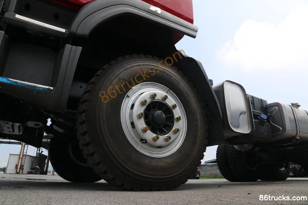 Dongfeng Liuqi Chenglong H5 350hp 6X4(10 wheels) 5.6m dump truck Chassis (3) | 86Trucks
