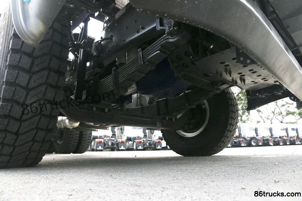 Dongfeng Liuqi Chenglong H5 350hp 6X4(10 wheels) 5.6m dump truck Chassis (1) | 86Trucks