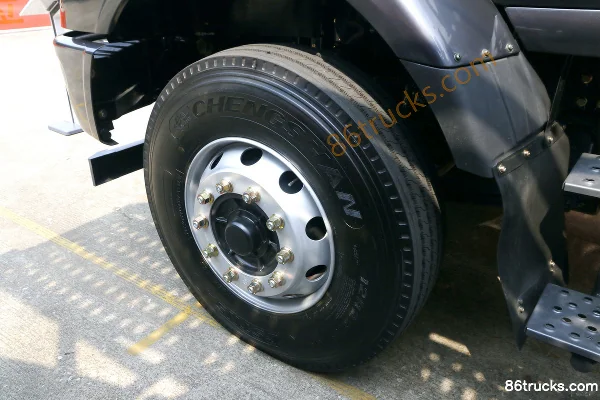 FAW Liute Anjie (L5R) camion lourd version froide 350 ch 6X4(10 roues) tracteur routier à capot Châssis (3) | 86Trucks