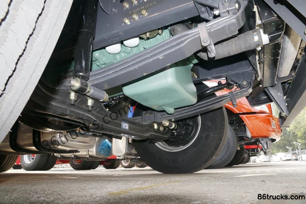 FAW Liute Anjie (L5R) camion lourd version froide 350 ch 6X4(10 roues) tracteur routier à capot Châssis (1) | 86Trucks