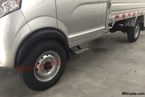 NanJun Ruidi 1.5L 112hp 4X2(6 wheels) Gasoline 3.1m Single Row Flatbed Mini Truck Cab (3) | 86Trucks