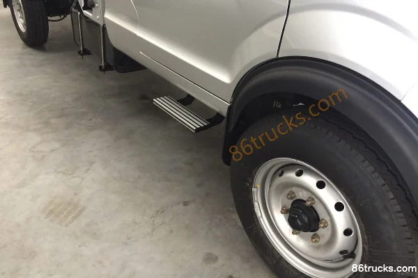 NanJun Ruidi 1.5L 112hp 4X2(6 wheels) Gasoline 3.1m Single Row Flatbed Mini Truck Cab (2) | 86Trucks