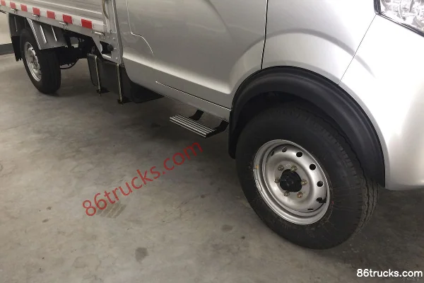 NanJun Ruidi 1.5L 112hp 4X2(6 wheels) Gasoline 3.1m Single Row Flatbed Mini Truck Cab (1) | 86Trucks