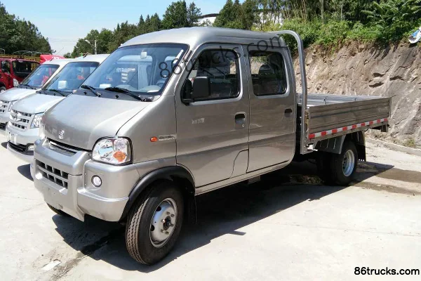 Sichuan Hyundai Ruibao 1.8L 68 hp 4X2(6 wheels) Diesel 2.6m Double Row Flatbed Mini Truck Exterior (2) | 86Trucks