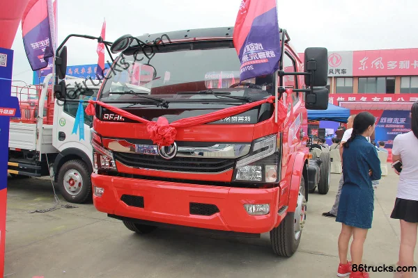 Dongfeng Kaipute K8 168 hp 4X2(6 wheels) 6.2m semi-sleeper flatbed cargo truck chassis Exterior (2) | 86Trucks