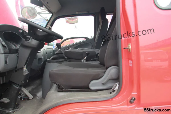 Dongfeng Kaipute K8 168 hp 4X2(6 wheels) 6.2m semi-sleeper flatbed cargo truck chassis Cab (3) | 86Trucks