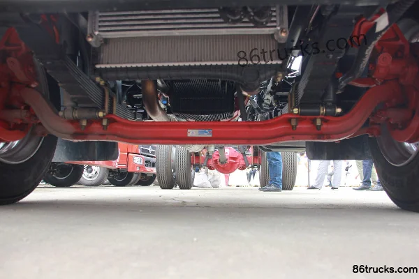 Dongfeng Kaipute K8 168 hp 4X2(6 wheels) 6.2m semi-sleeper flatbed cargo truck chassis (3) | 86Trucks