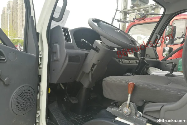 Foton Ruiwo Q5 140 hp 4X2(6 wheels) 4 cubic meter concrete mixer truck Cab (1) | 86Trucks