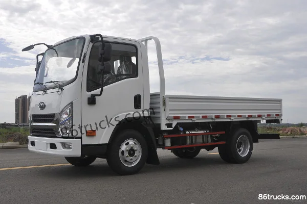 NanJun Ruiji 170 hp 4X2(6 wheels) 3.85m Single Row Flatbed Light Truck Exterior (3) | 86Trucks