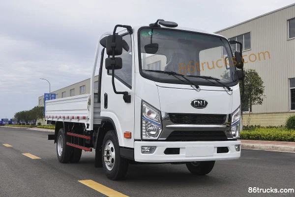 NanJun Ruiji 170 hp 4X2(6 wheels) 3.85m Single Row Flatbed Light Truck Exterior