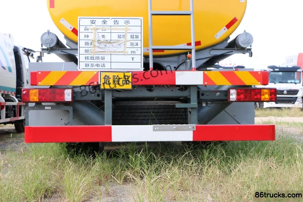 Sinotruk HOWO T5G 210 hp 4X2(6 wheels) Oil Tanker Truck Chassis (3) | 86Trucks