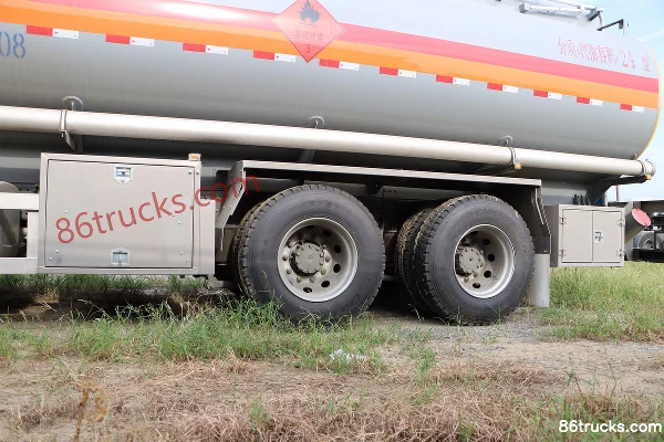 Sinotruk HOWO T5G 280hp 6X4(10 wheels) fuel tanker (Xingshi brand) Chassis (3) | 86Trucks