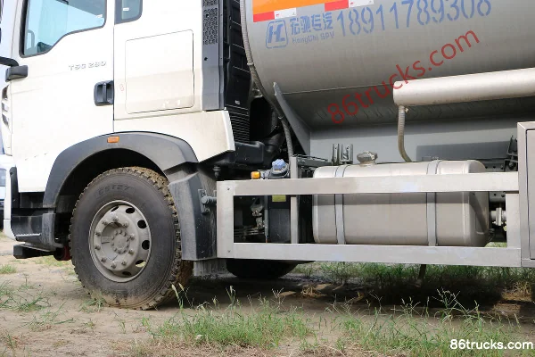Sinotruk HOWO T5G 280hp 6X4(10 wheels) fuel tanker (Xingshi brand) Chassis (2) | 86Trucks